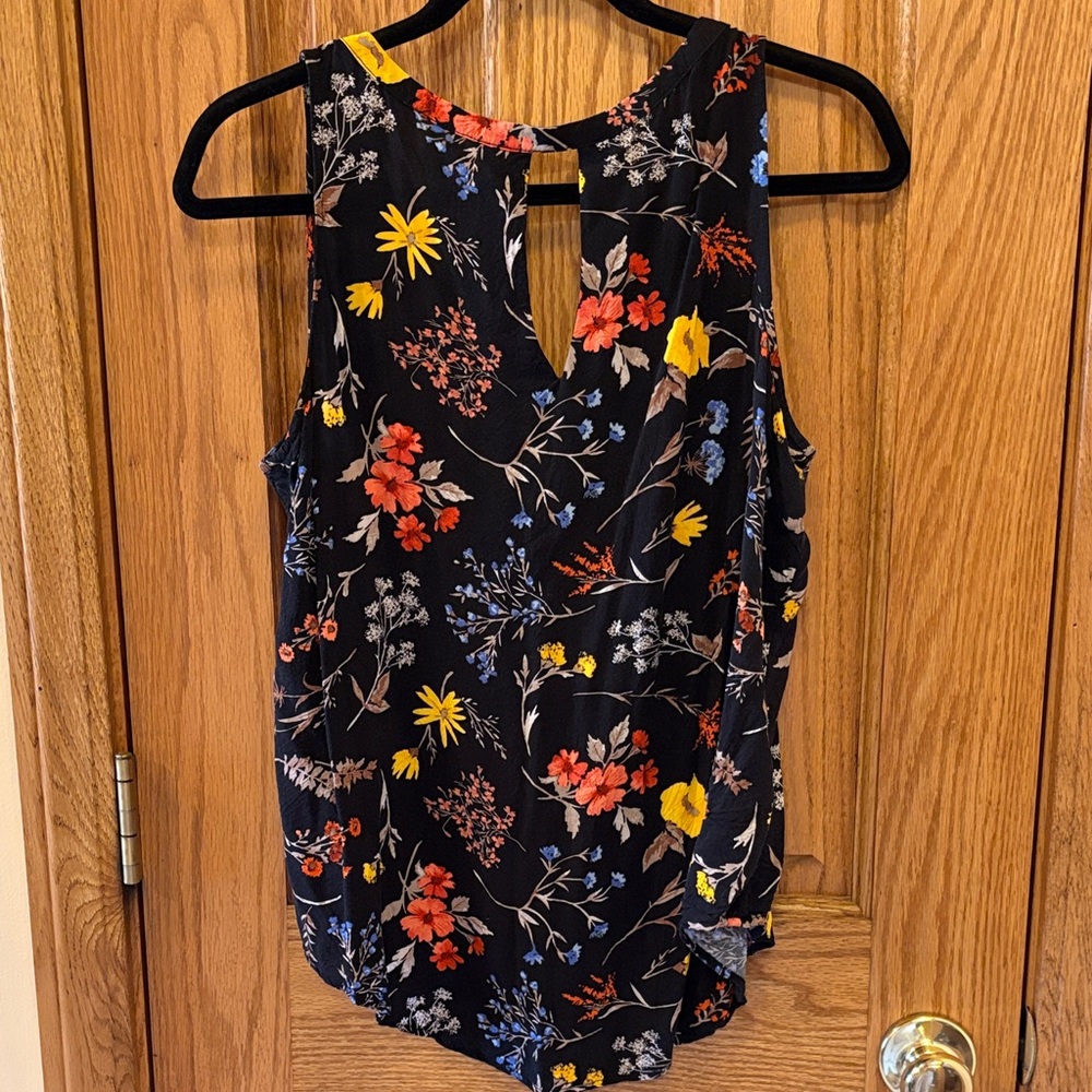 Old Navy Black Floral V-Neck Keyhole Camisole/Tank - Picture 9 of 14